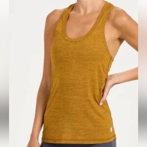Vuori lux performance tank top mustard Yellow color large size PTP 17” EUC
